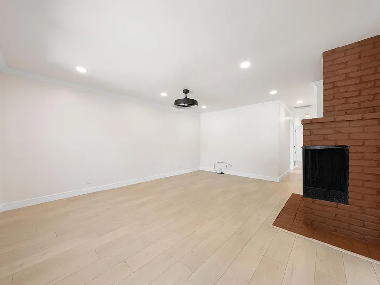 6120 Friendly Ct — Photo 13