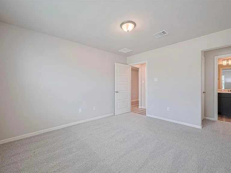 5818 Capri Forest Dr — Photo 16