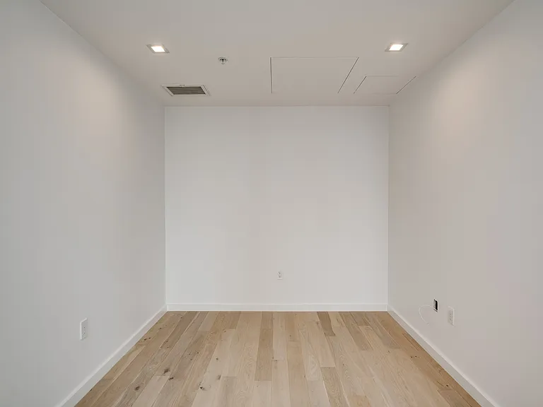 313 W 17th St #1806 — Photo 16
