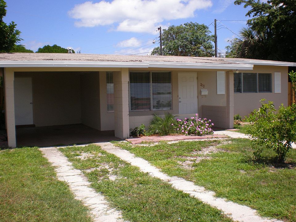 1st image of 208 NE 15th Ave