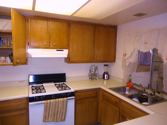 5th image of 15249 Holly Dr