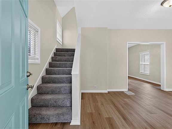 3rd image of 433 Oakley Ave