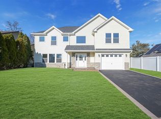 61 Birch Ln, Levittown, NY 11756