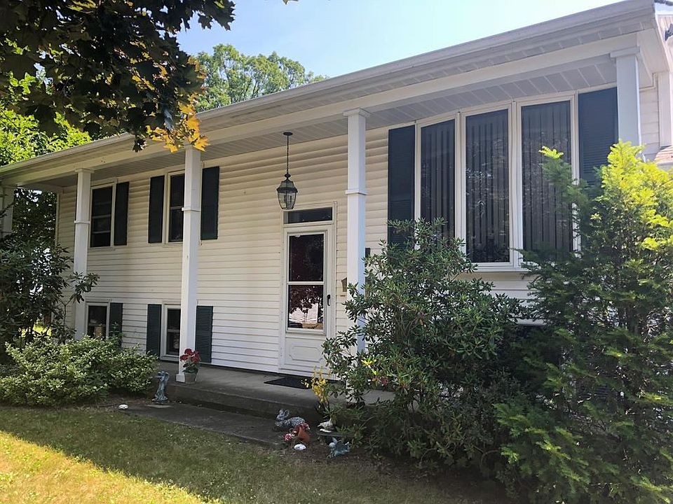1st image of 407 Wisteria Way