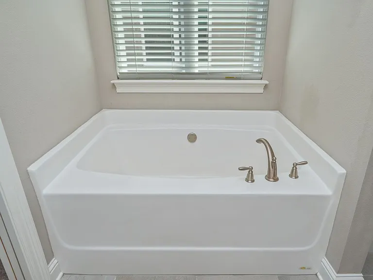 401 King St — Photo 22