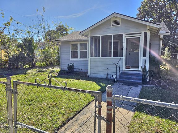 4th image of 616 Woodbine St #616