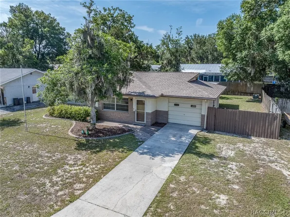 1124 SE 2nd St, Crystal River, FL 34429