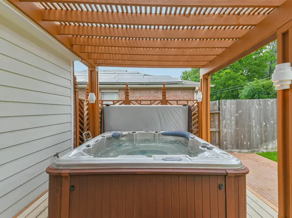 21930 Willow Shadows Dr, Tomball, TX 77375