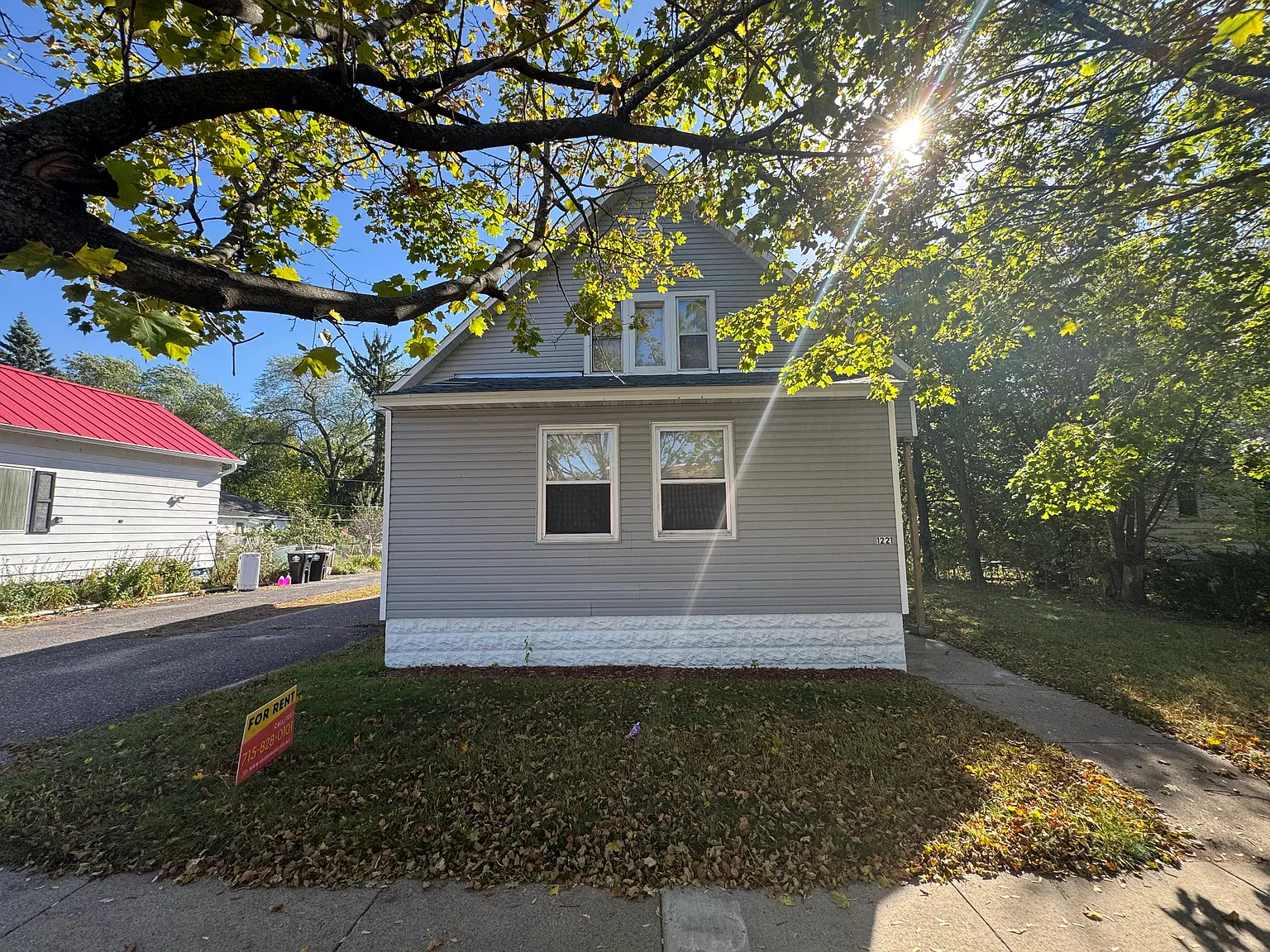 2 bed, 900 sqft, $1,049 — Photo 1