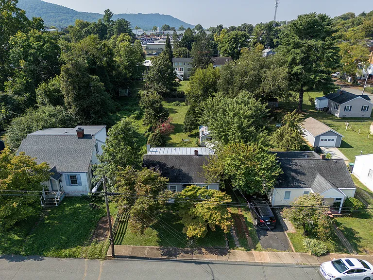 1322 Chesapeake St — Photo 16