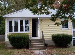 28 Spring Grove Ave, Warwick, RI 02889