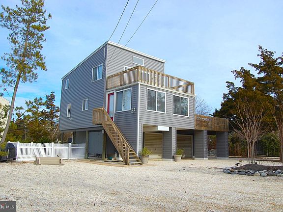 3rd image of 162 Long Beach Blvd #Cc
