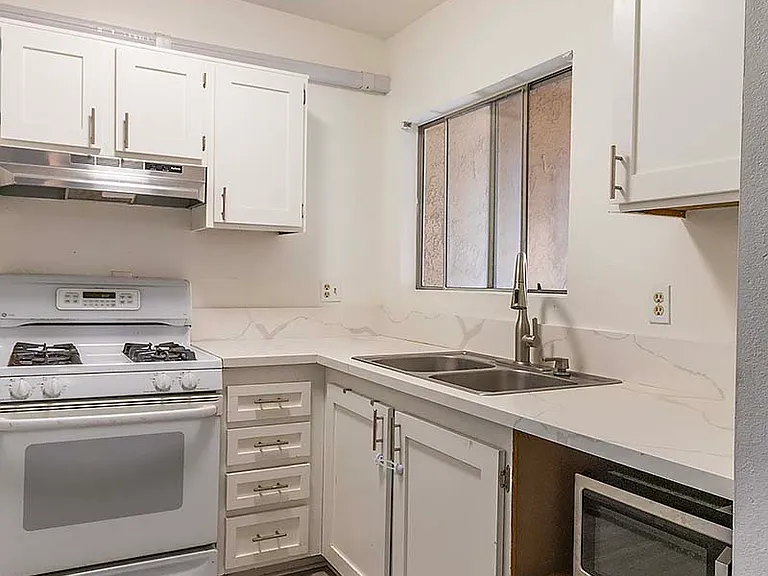 1036 Magnolia Ave #208 — Photo 6