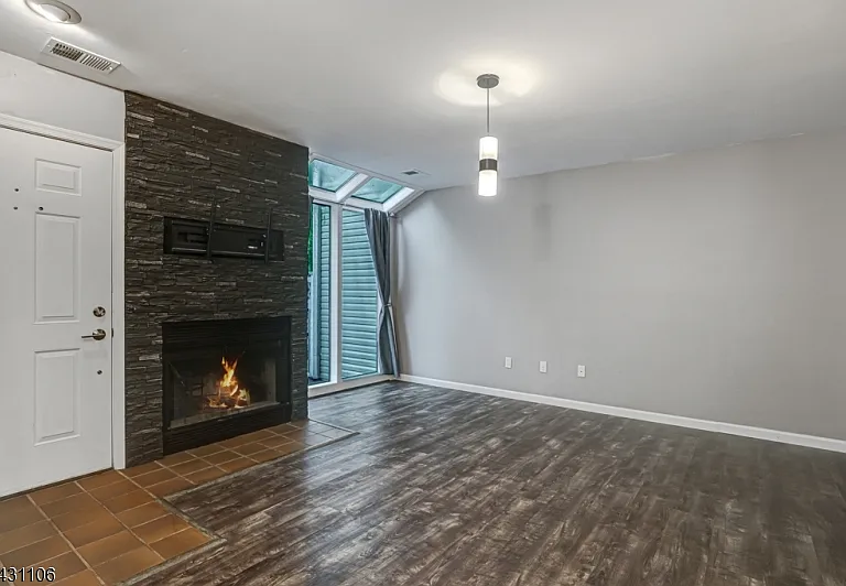 7 Sussex Ct — Photo 3