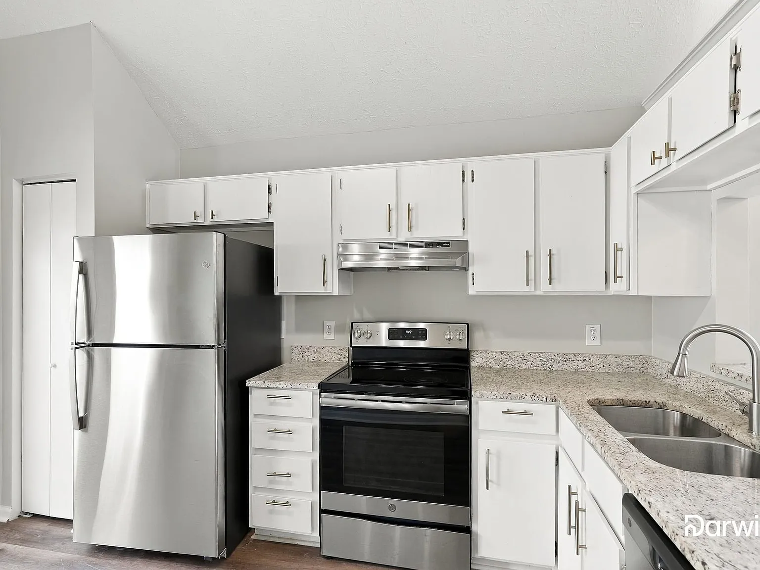 3 bed, 2.0 bath, 1269 sqft, $2,085 — Photo 3