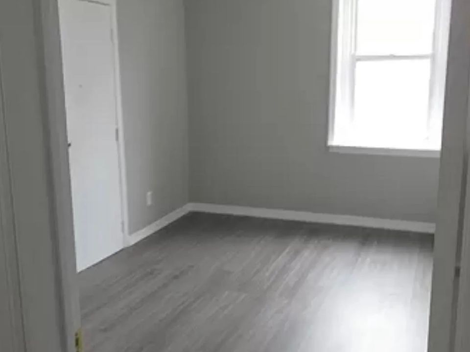 Building Photo 3
