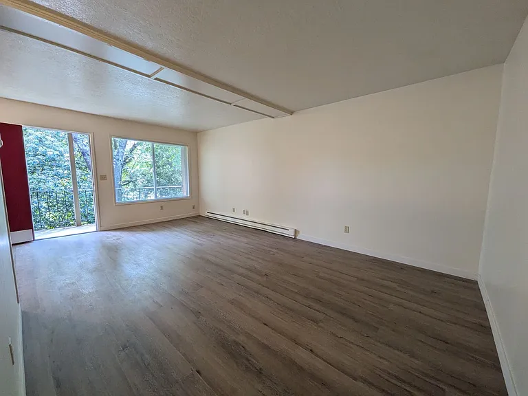 West Slope Apartments — Photo 24