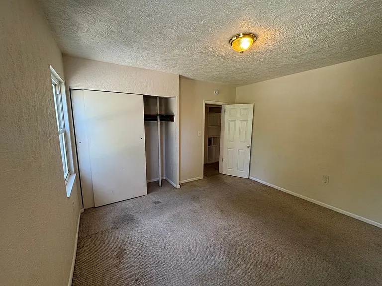 215 Spencer Ave — Photo 15