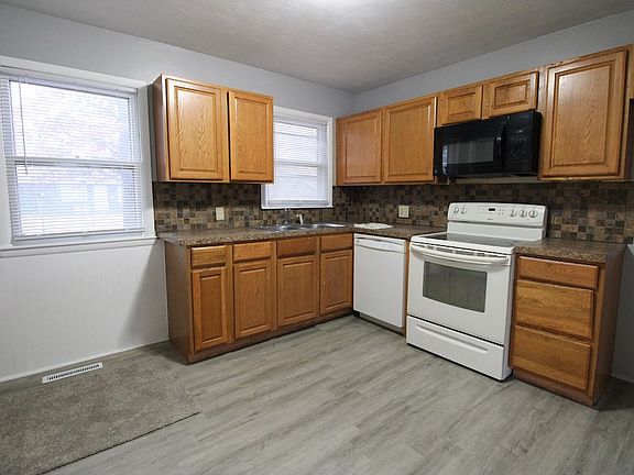 4th image of 1110 Acorn Cir