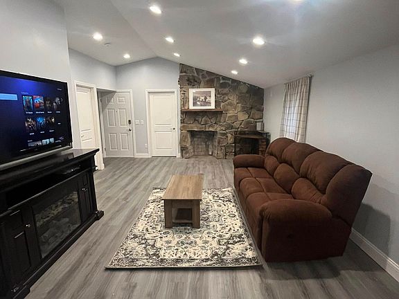 3rd image of 2151 Rankin Dr