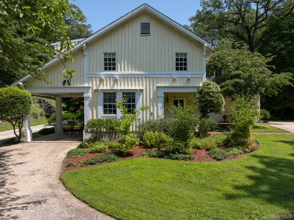 62 Cove Neck Road, Cove Neck, NY 11771