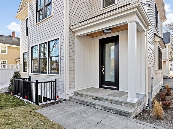 2nd image of 32 Kingsbury St #B