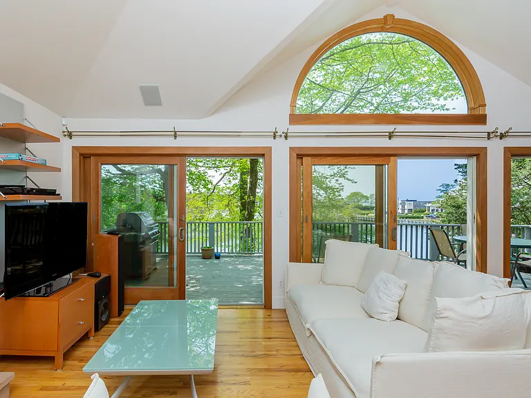 77 Lake Dr — Photo 8