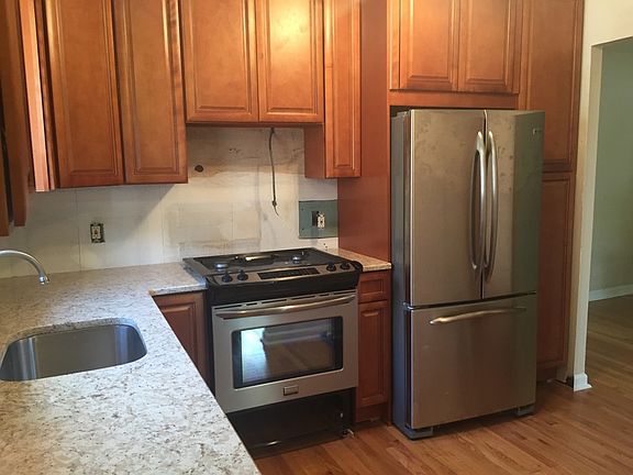 3rd image of 2442 Kingsland Ave