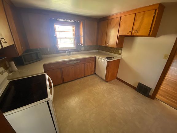 3rd image of 5920 Island Dr NW