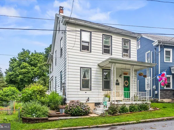 68 Carbon St, Pine Grove, PA 17963