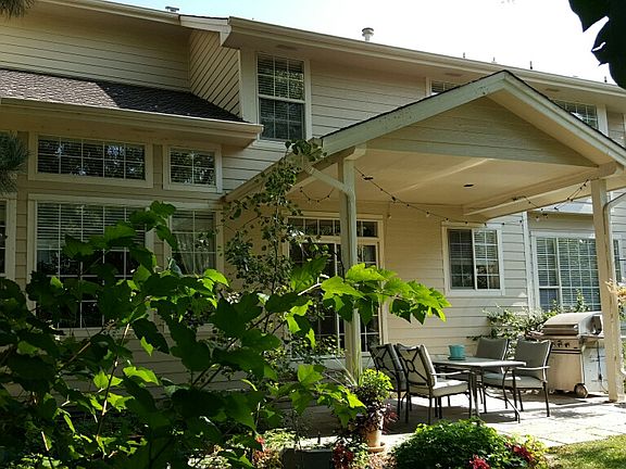 Covered back patio, gas line