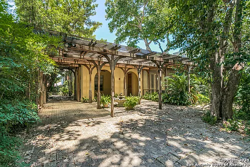 321 King William Photo 1