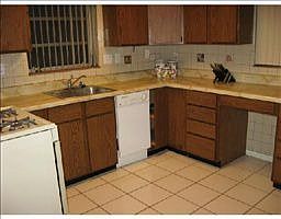 2nd image of 215 11th Ave S