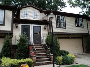 213 Greenbriar Ct #213, Euclid, OH