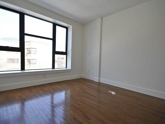 2nd image of 183 Scholes St APT 2A