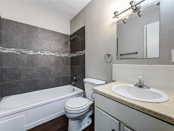 5th image of 1935 Stone St #201