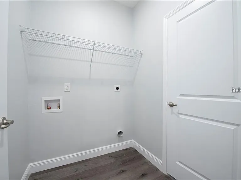 574 Geraldine Dr — Photo 8