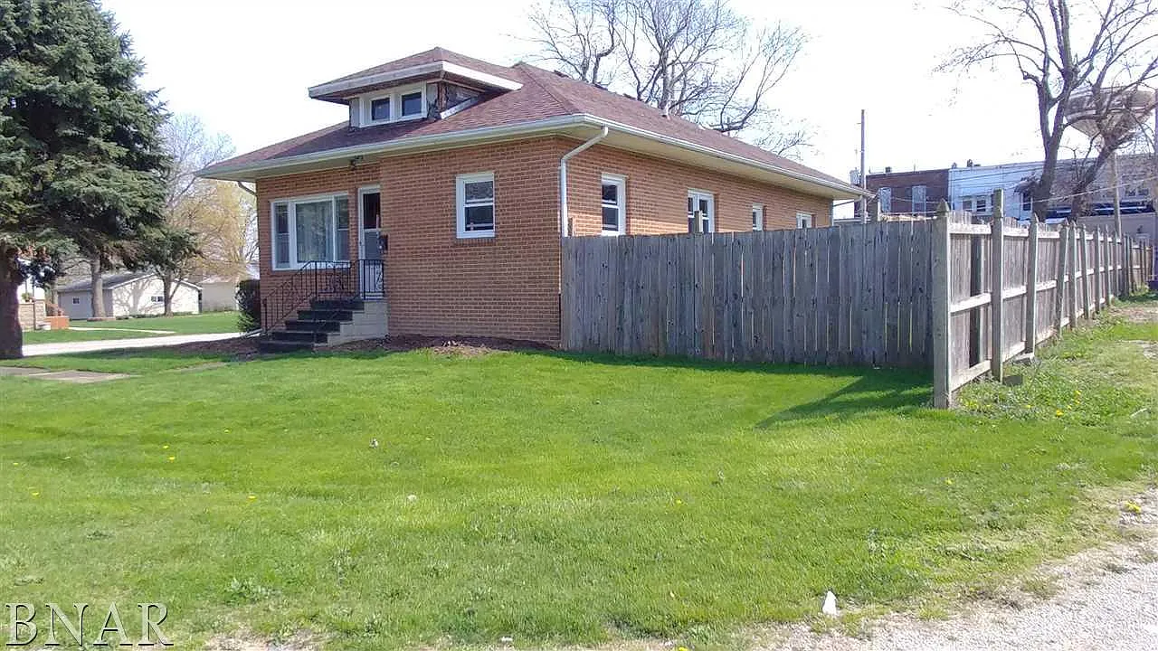 211 E Cherry St photo 1