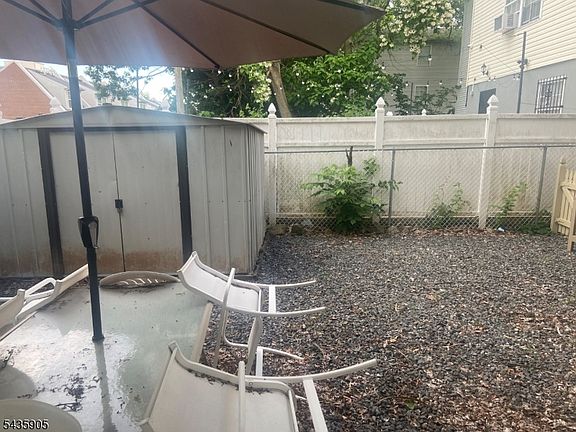 5th image of 120 Seymour Ave