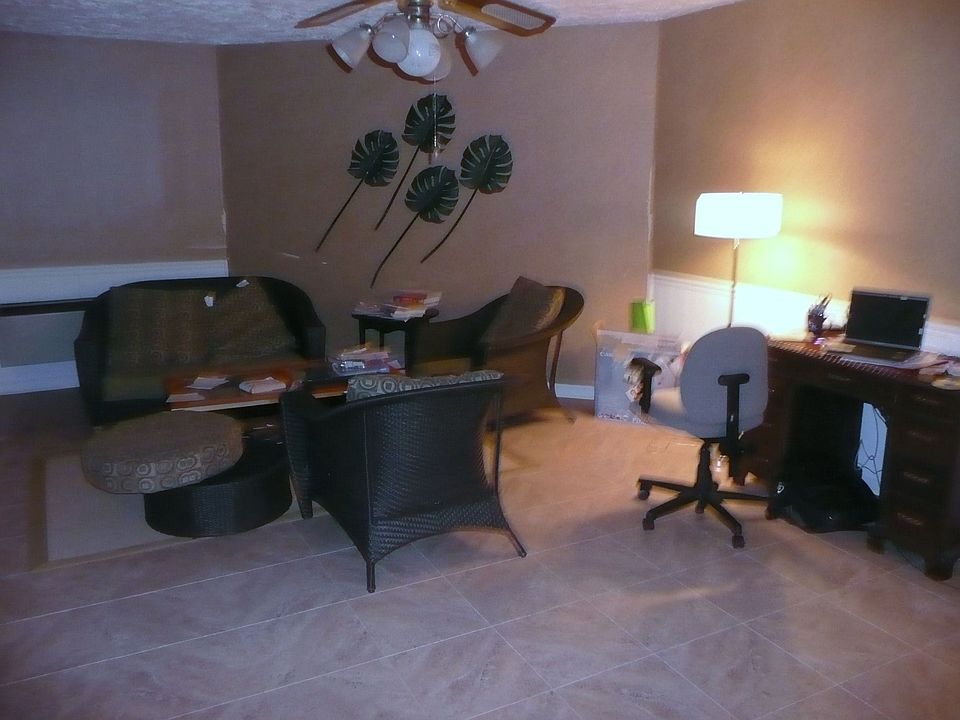 Huge Den - Office