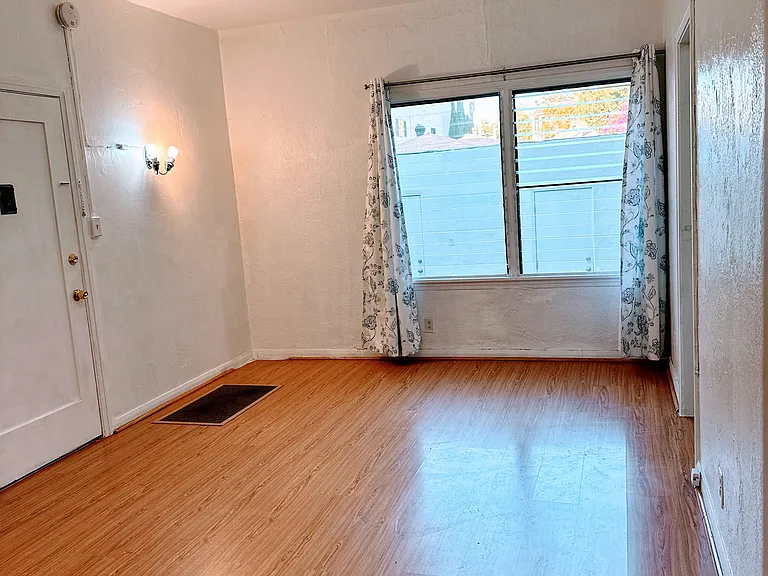 122 S Cedar St #6 — Photo 7
