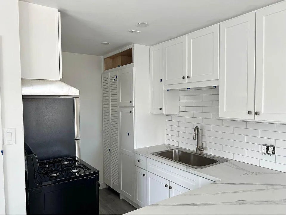 322 S Pacific St — Photo 4