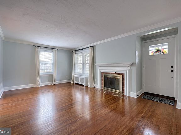 4th image of 343 Old Garden Ln
