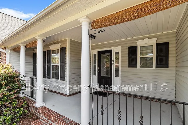 3 bed, 2.0 bath, 2050 sqft, $1,800 — Photo 2
