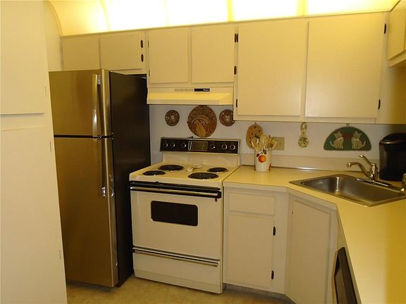 3rd image of 4460 NE Ocean Blvd APT C2