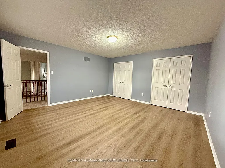 492 Palmtree Cres — Photo 12
