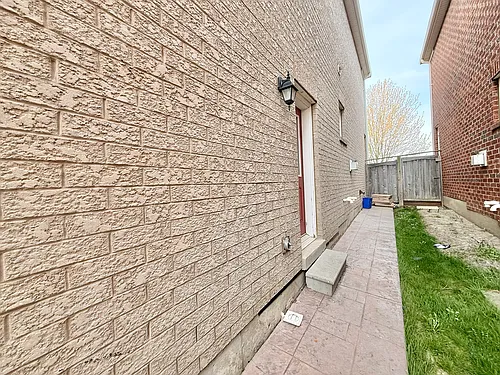 5413 Freshwater Dr Photo 1