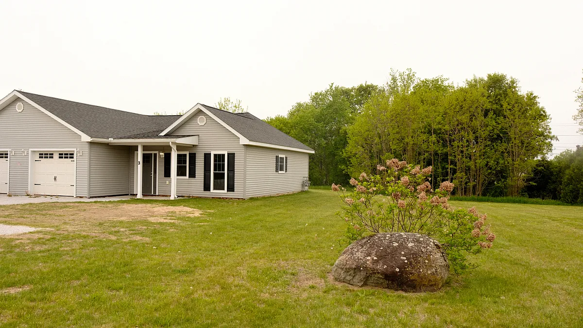 Building Photo - 100 Jay Bird Ln #B