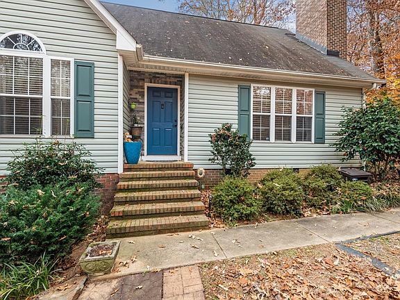 3rd image of 2760 Lynndale Ct