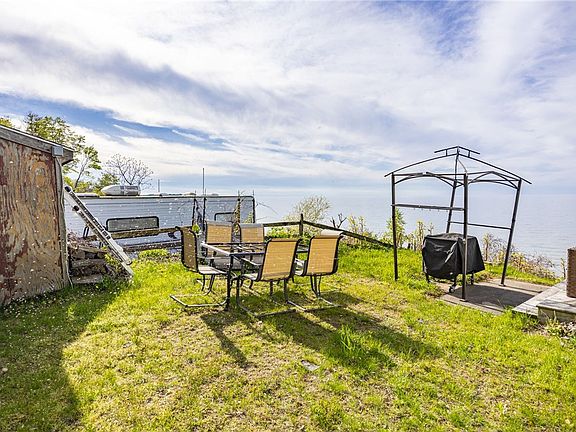 4th image of 7945 Lake Rd #81